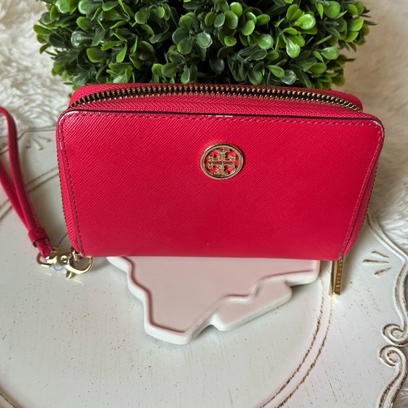 Tory Burch red Robinson zip Wallet with wristlet strap - Picture 1 of 9